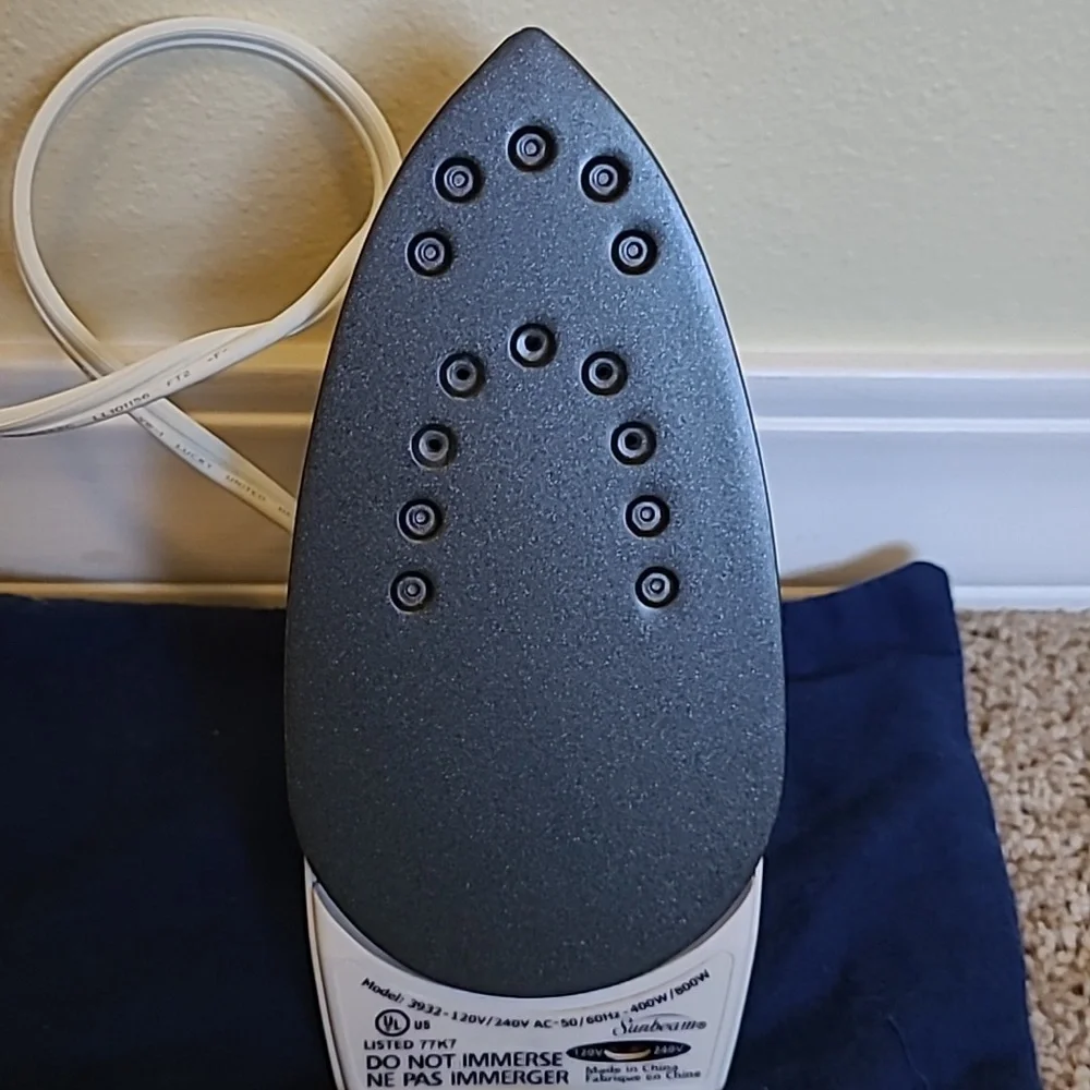 Sunbeam Travel Iron Model # 3932 - Picture 4 of 5